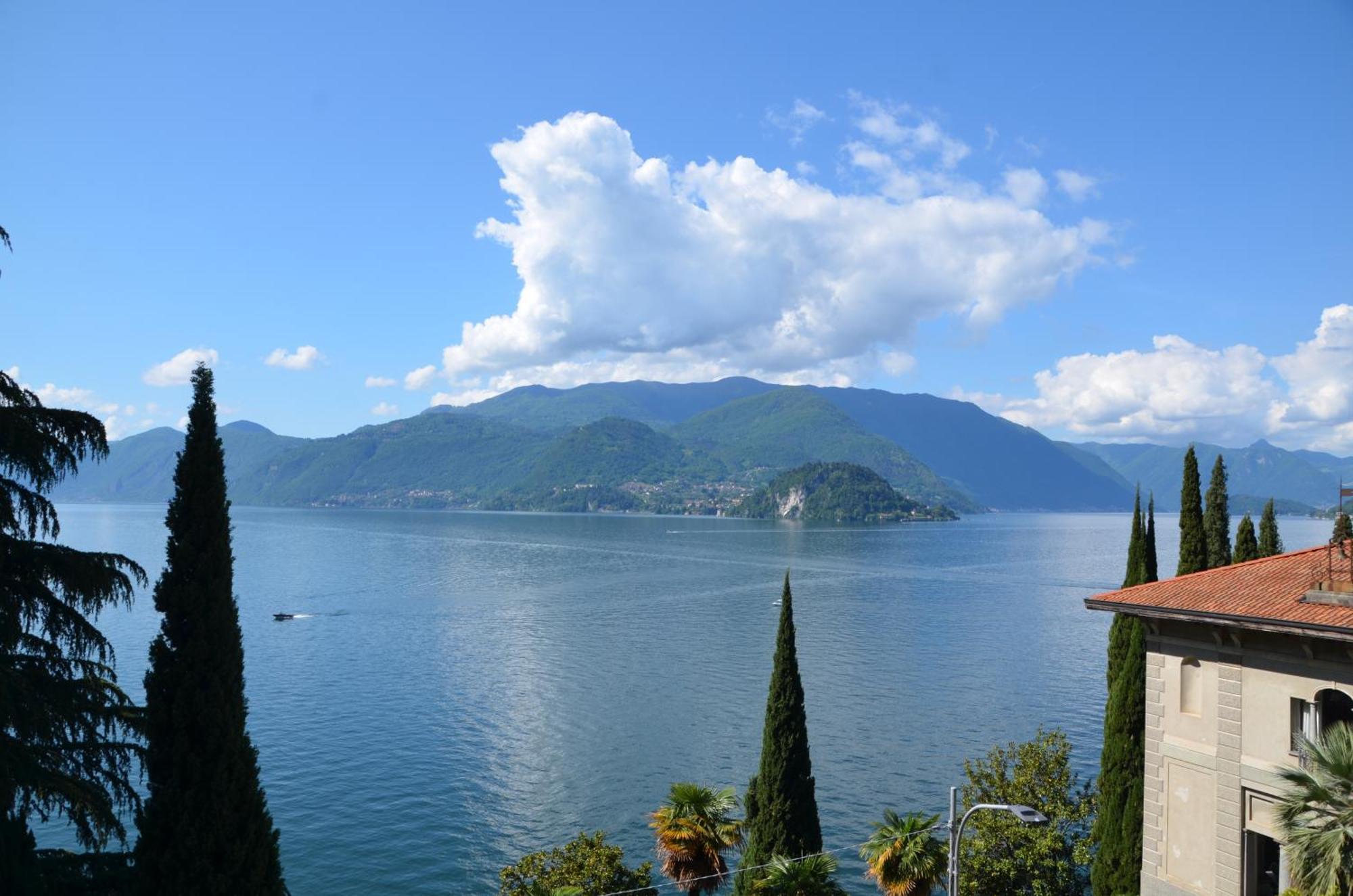 Big Romantic Lake View & Terrace Apartment Lecco Ngoại thất bức ảnh